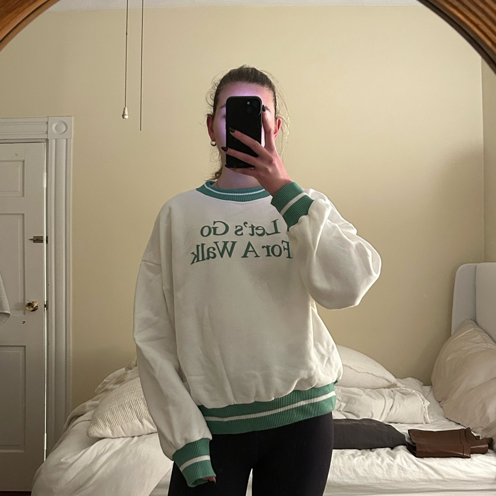 yllw white crew neck sweatshirt size M